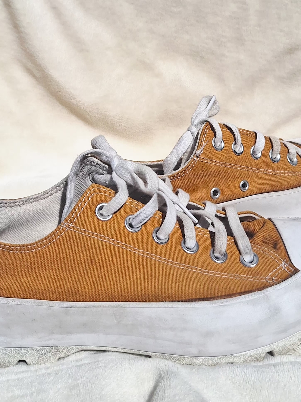 Converse Women Low Top Sneakers in Mustard Yellow and White Size 7 - Picture 6 of 11